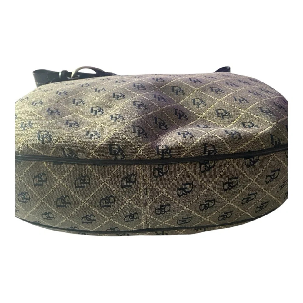 DOONEY & BOURKE-SIGNATURE CANVAS HOBO BAG-K6373964
